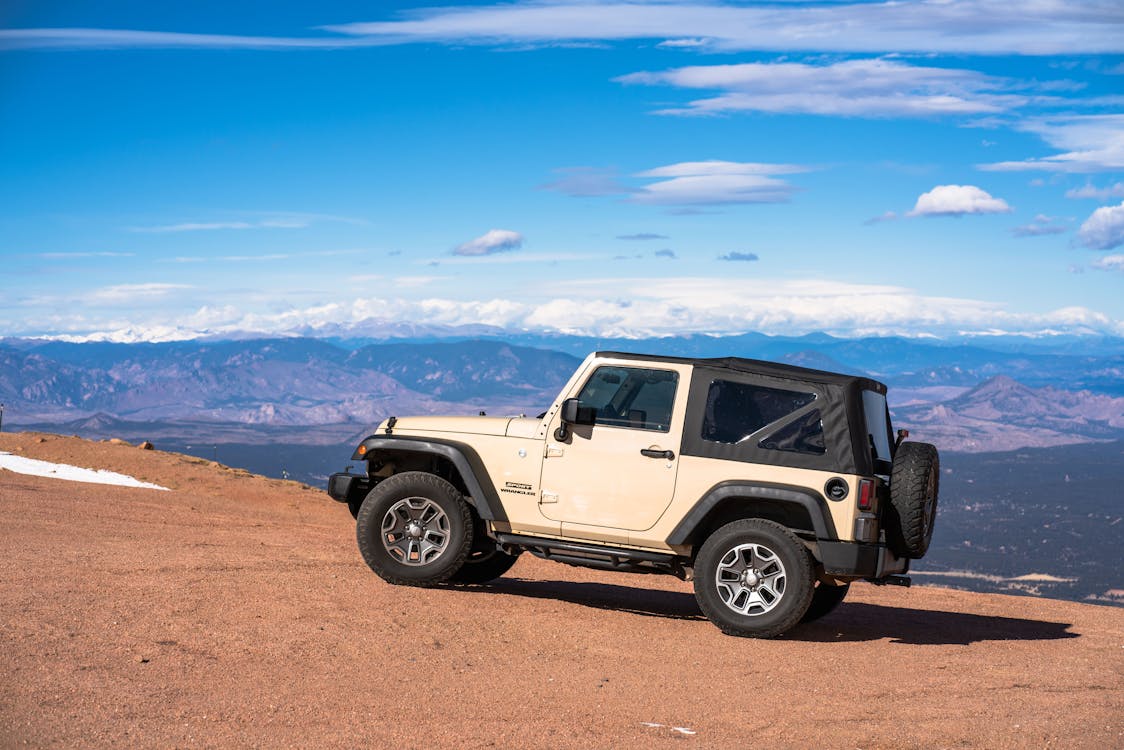 Jeep Wrangler Manual vs Automatic